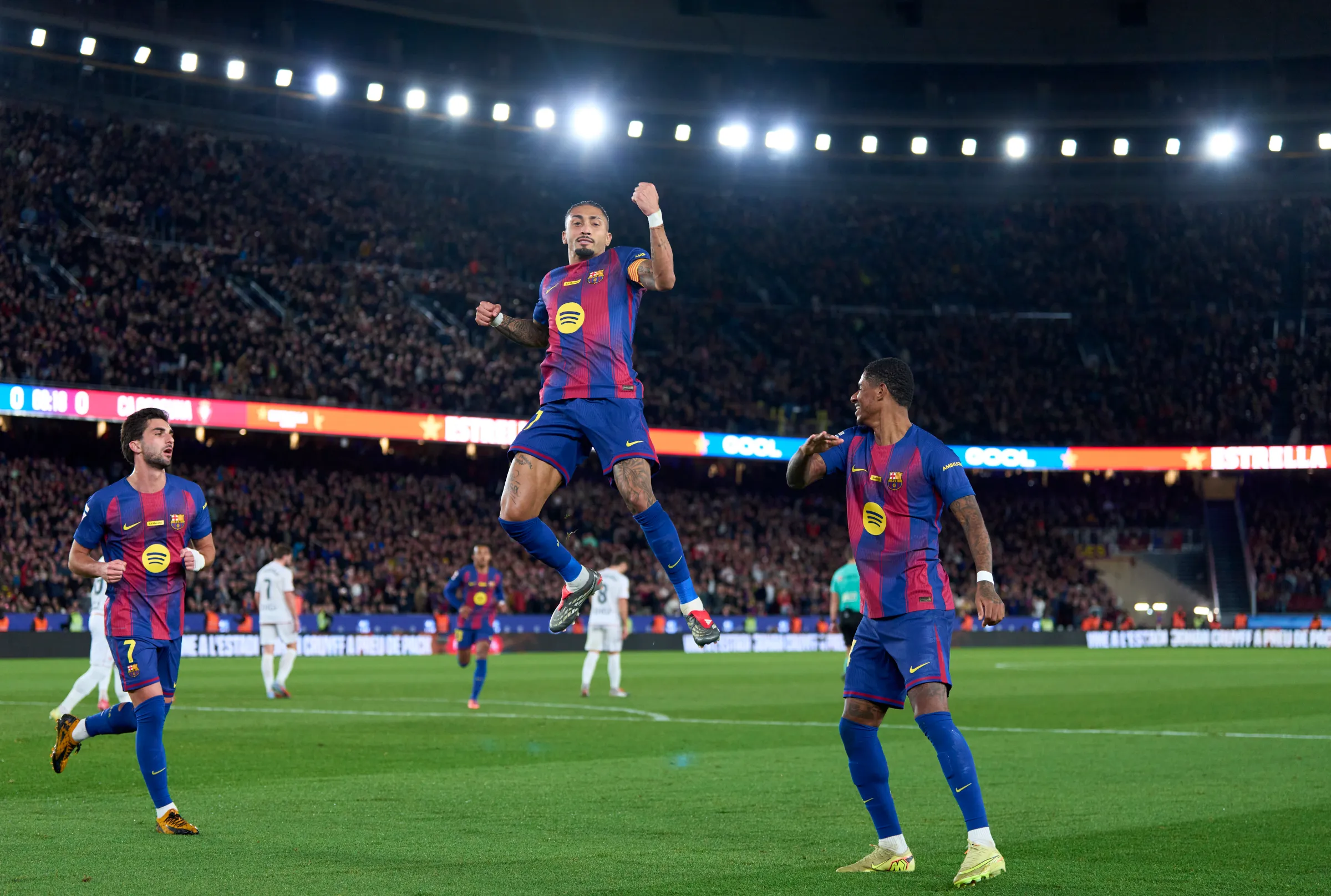 Raphinha Double Sends Barcelona Seven Points Clear